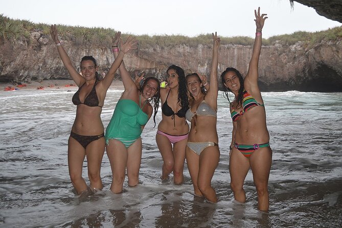 Catamaran Islas Marietas - Snorkel & Open Bar - Group size and language: Plan for a social, mixed-day vibe