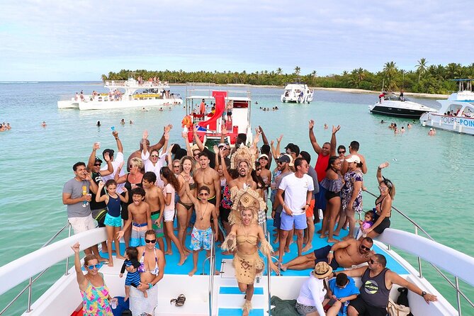 Catamaran party in Punta Cana with open bar, music and more - A Punta Cana catamaran party that mixes booze, music, and water time