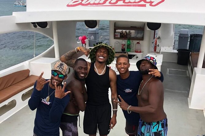 Catamaran party in Punta Cana with open bar, music and more - Stop 2 at Arrecife de Coral: snorkeling with a focused 30-minute window