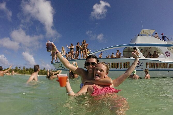 Catamaran party in Punta Cana with open bar, music and more - Stop 3 in Bavaro: the natural pool swim with music and unlimited drinks