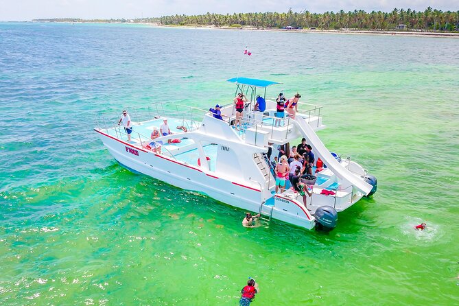 Float & Feast Private Party Cruise with Premium Buffet & Open Bar - Open bar, soda, and bottled water: the drinks part of Float & Feast