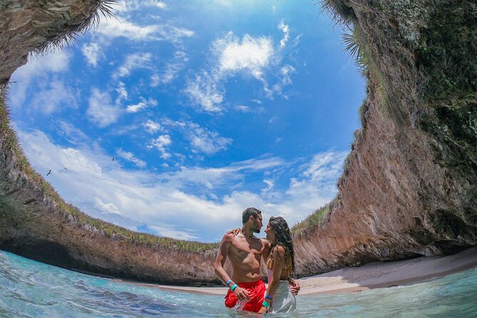 Full Day Tour Isla Marietas with Meals and Open Bar - First impressions at the Puerto Vallarta pier and how boarding works