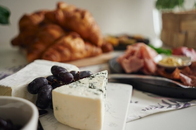 Gourmet Brunch with Chef: Unlimited Drinks & Stunning River Views - Views Over the Vltava: How to Time Your Eating With the Scenery