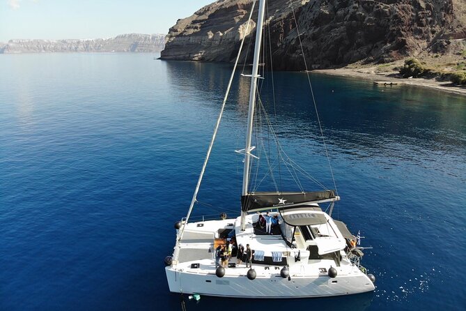 Half-Day Exclusive Catamaran Cruise in Santorini with Meal and Open Bar - Entering Santorini by Catamaran Instead of Waiting in Traffic