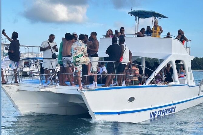Hip Hop adult only Party Boat with Unlimited drinks and Sandbar - Boarding and the first hour: music, DJ energy, and quick orientation
