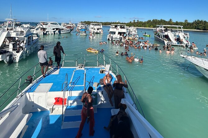 Hip-Hop Party Boat with Dj Live Adults Only and Unlimited Drinks - Pickup, Mobile Ticket, and Getting On Board Smoothly