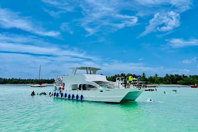 Hip-Hop Party Boat with Dj Live Adults Only and Unlimited Drinks - Price and Value at $65: Is It Worth It?