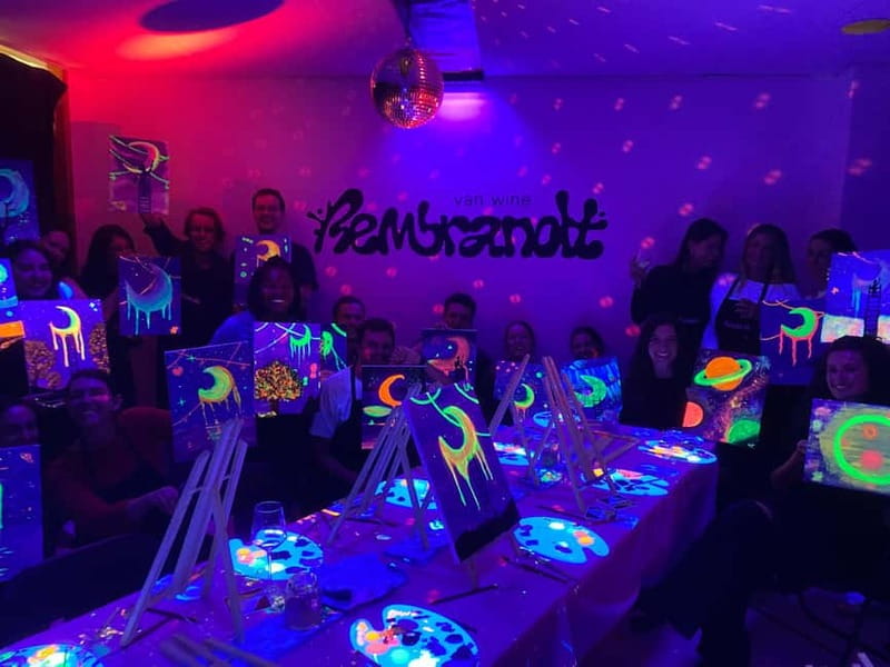 London: Bottomless Sip & Paint in the Dark - Key highlights you’ll actually care about