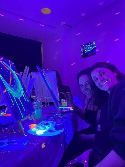 London: Bottomless Sip & Paint in the Dark - Neon paint, wine, and a real creative vibe (2 hours)