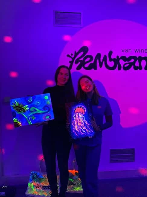 London: Bottomless Sip & Paint in the Dark - The instructor-led neon painting part