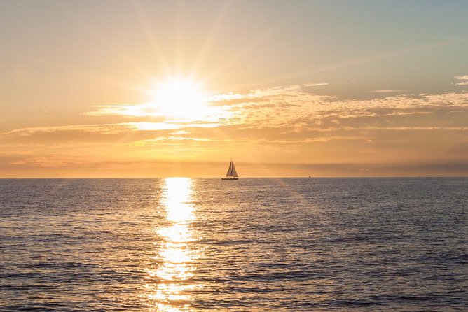 Los Cabos Luxury Sunset Sail with Light Appetizers and Open Bar - Crew Service That Can Make or Break the Evening