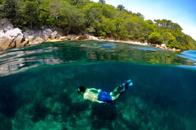 Luxury Yacht & Snorkel with All inclusive Open bar and lunch - Cruising the Bay of Banderas: Los Arcos and the Malecon from the sea