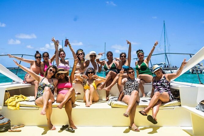 Party boat in Catamaran with Open Bar adults only - Hotel pickup at 1:30 pm and the shared transport reality