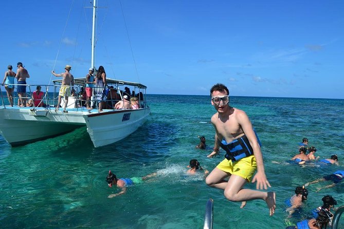Party boat in Catamaran with Open Bar Only Adults + Snorkeling - Open Bar on a Catamaran: What You Actually Get