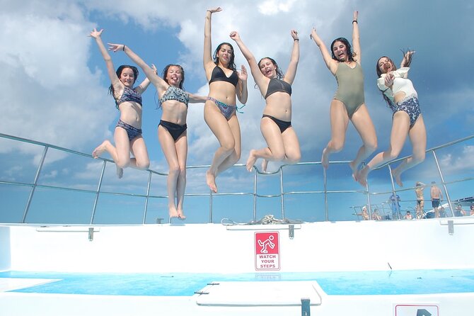 Party boat, Snorkeling, Sand-bar open bar in Bávaro Beach - The itinerary in plain language: cruise first, then coral reef snorkeling