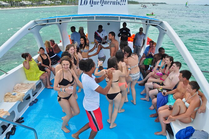 Party boat, Snorkeling, Sand-bar open bar in Bávaro Beach - Snacks, tropical fruit, and the onboard basics