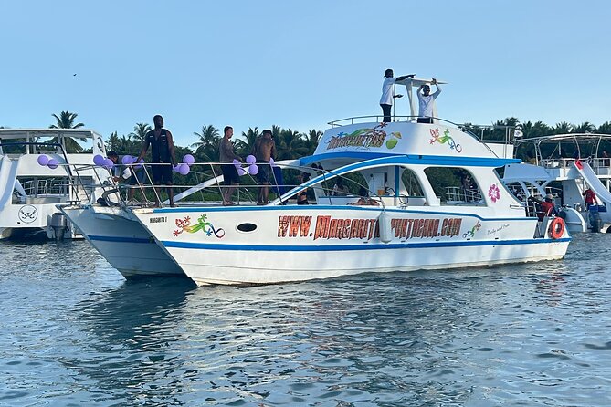 Private Cruise with BBQ - Slide And Open Bar - Water slides and onboard fun: the party-boat rhythm