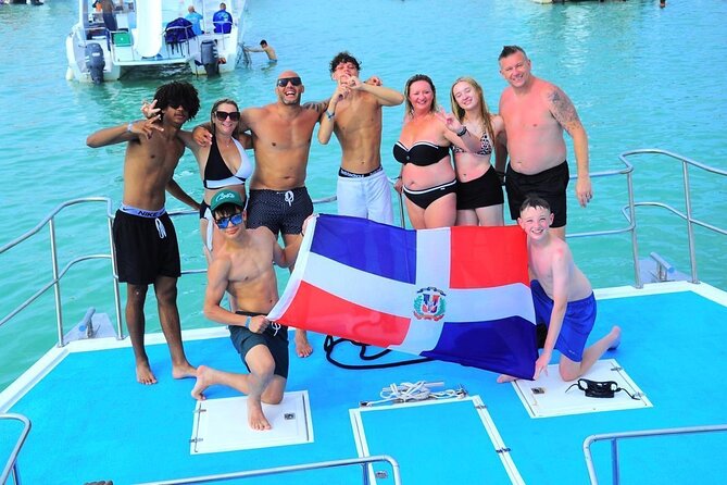 Private Cruise with BBQ - Slide And Open Bar - Lunch, BBQ-style snacks, and the open bar rules
