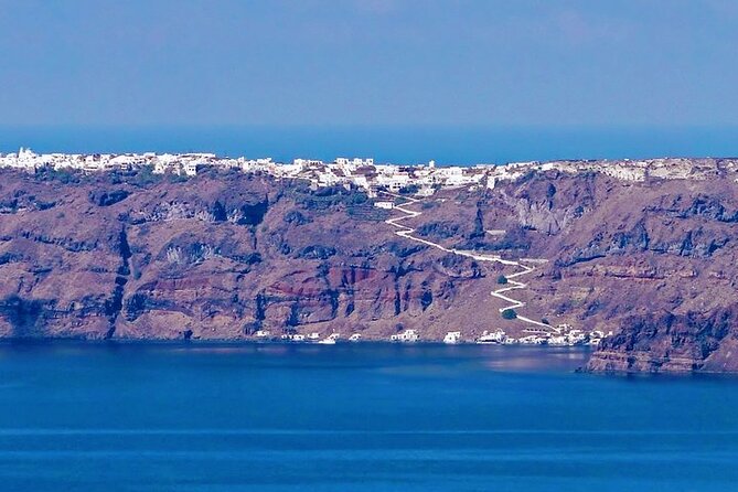 Private Motor Yacht Cruise with BBQ, Open Bar & Transfers - Red Beach and White Beach: Two Worlds of Volcanic Sand