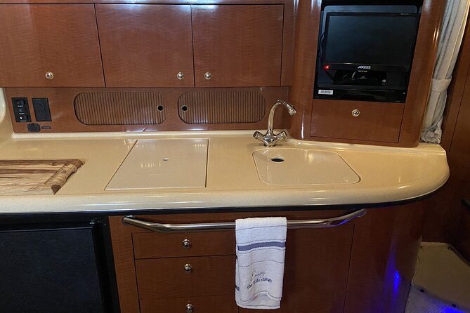 Private Yacht in Punta Cana, Unlimited Drinks and HipHop Music - What to Expect From the Captain and Communication