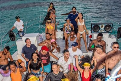 Punta Cana: Party Boat + Snorkeling Diving Music Drink Open Bar - Pickup and mobile ticket: how to keep your evening stress-free