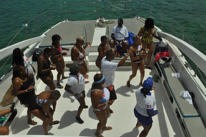 Punta Cana Party Boat Snorkeling with Music DJ and Open Bar - A quick Punta Cana pause for dolphins: nice eyes-out break