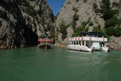 Side Green Canyon Boat Trip With Unlimited Drinks And Lunch - The morning flow: pickup, Dam views, then lunch by the water