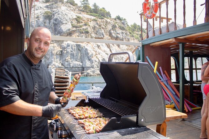 Sun & Sea 6 Hour All Inclusive Swimming Cruise with Greek BBQ & Unlimited Drinks - Snorkeling Gear and Safety: How the Crew Turns Swimming Into a Simple Win