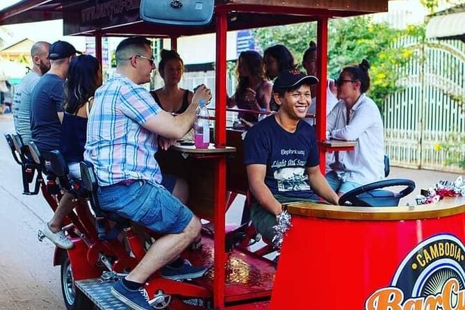 Unlimited Drinks! Pre-Game Session - 1 Hour - The route: Pub Street and Old Market passes (with a drink in hand)