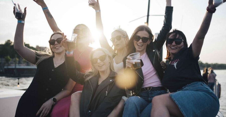 Warsaw: Boat Party with Unlimited Drinks &VIP Club Entrance - Warsaw Vistula boat party: the simple plan that feels bigger