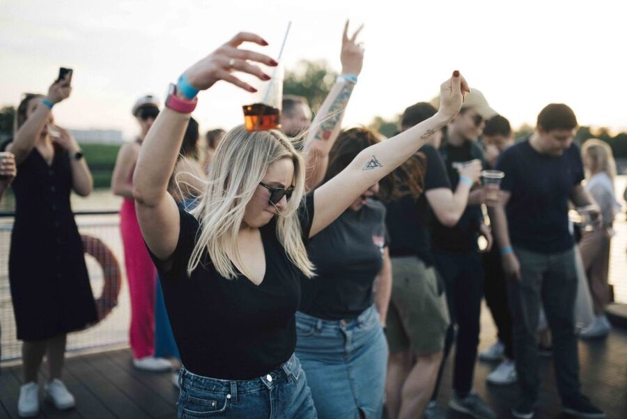 Warsaw: Boat Party with Unlimited Drinks &VIP Club Entrance - After the cruise: the 2-hour pub crawl and VIP entry to Room 13