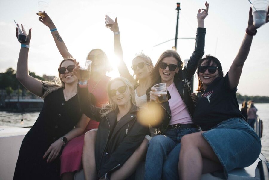 Warsaw: Boat Party with Unlimited Drinks &VIP Club Entrance - Timing and meeting point: start at Barka Warszawska and stay with the plan