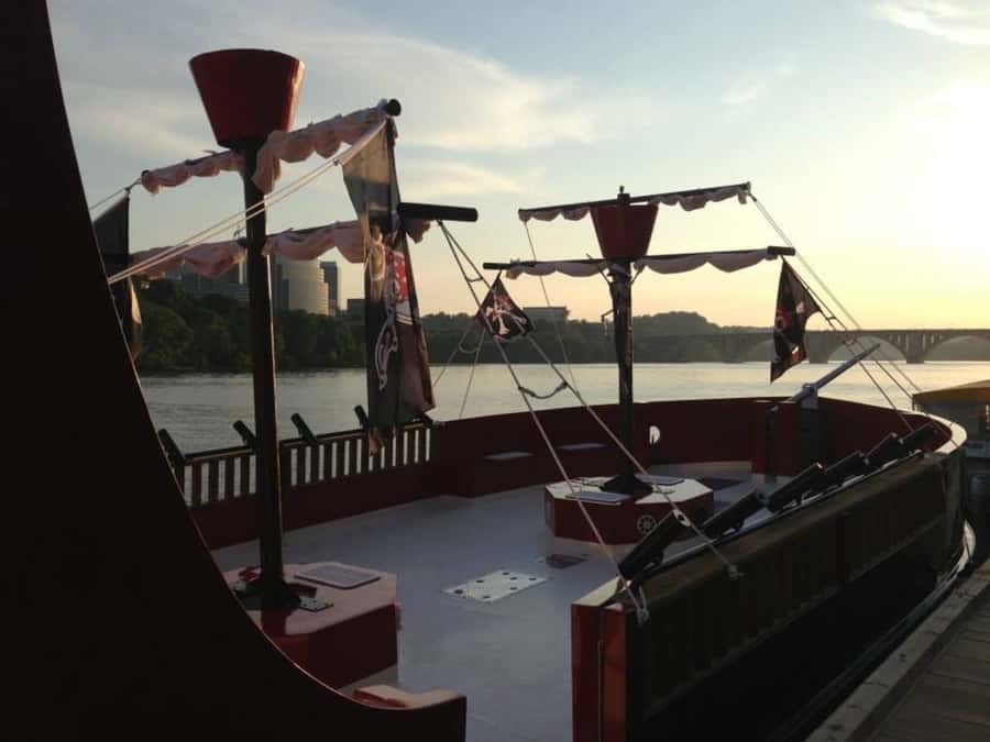 Washington DC: Pirate Ship Cruise with Open Bar - Music, sound system, and the social vibe on the water