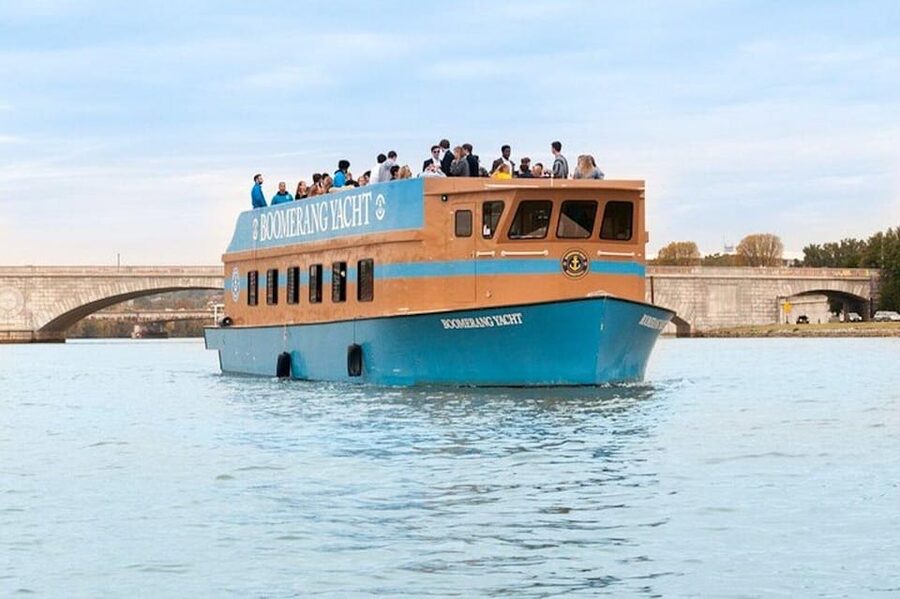 Washington DC: Sightseeing Brunch Cruise with Open Bar - Brunch buffet: what to expect from the food setup