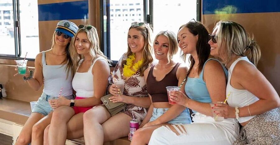 Washington DC: Sightseeing Brunch Cruise with Open Bar - Onboard music and the sound system mood