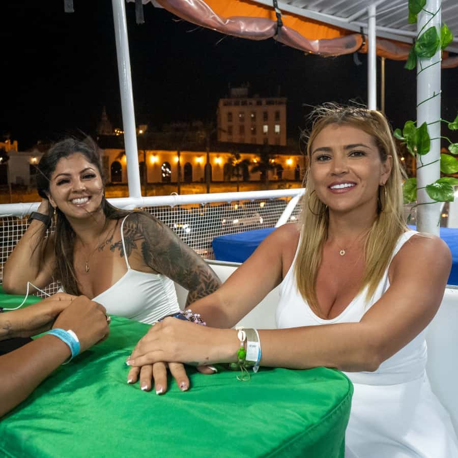 White Night Boat Party: Dinner Buffet, Dancing and Open Bar - Why this White Night boat party works so well in Cartagena