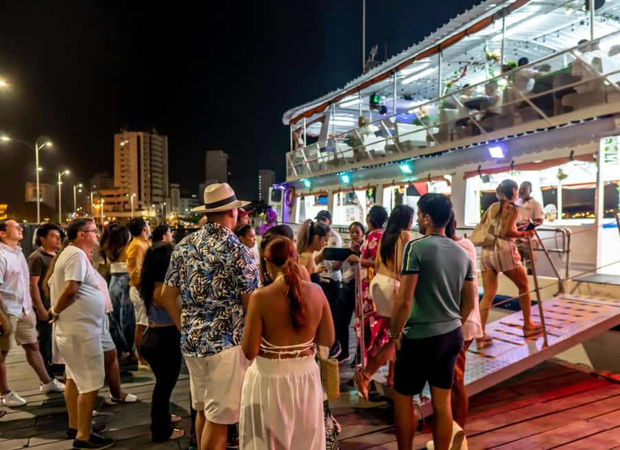 White Night Boat Party: Dinner Buffet, Dancing and Open Bar - Should you book White Night Boat Party?