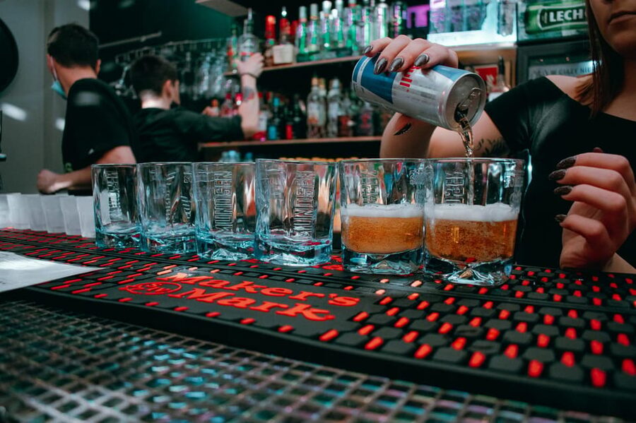 Wroclaw: Pub Crawl with Unlimited Drinks and VIP Club Entry - The 9:45 PM Old Town Start at The Pillory